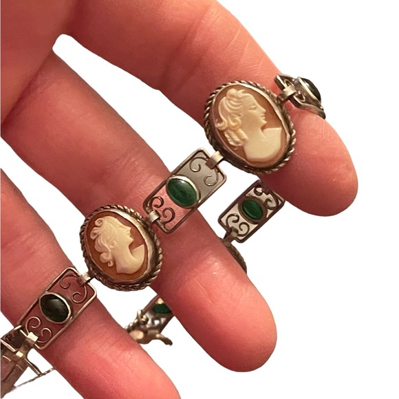 Stunning vintage 800  silver antique hand carved shell cameo link bracelet - Picture 5 of 10